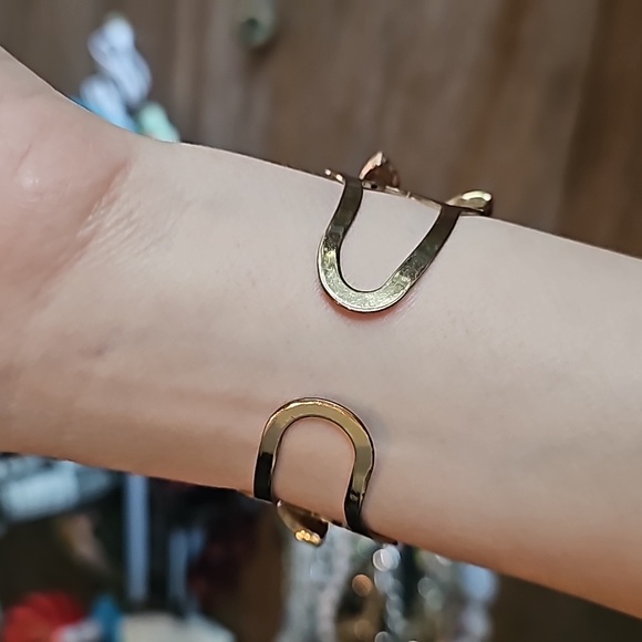 Cuff bracelet - Picture 2 of 4